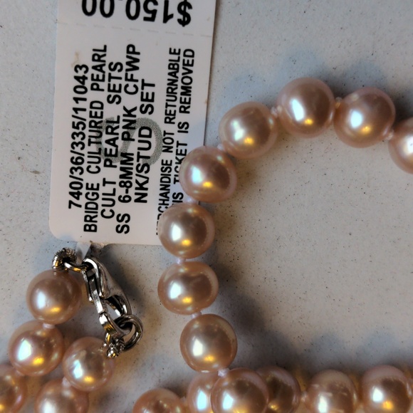 Macy's genuine pearl set. Necklace, Bracelet & Earrings.NWT, pink ,sterling. Box - Picture 3 of 7